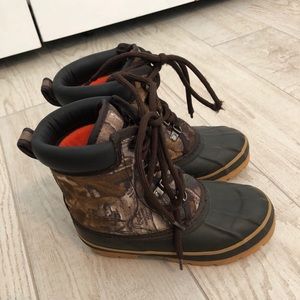 Camo rain boots like new condition!
